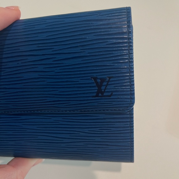 💙Louis Vuitton Vintage Epi Leather Sarah Wallet with COA & Chain BLUE EUC - Picture 7 of 16
